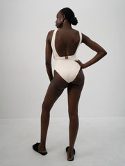 THE ESSENCE ONE-PIECE