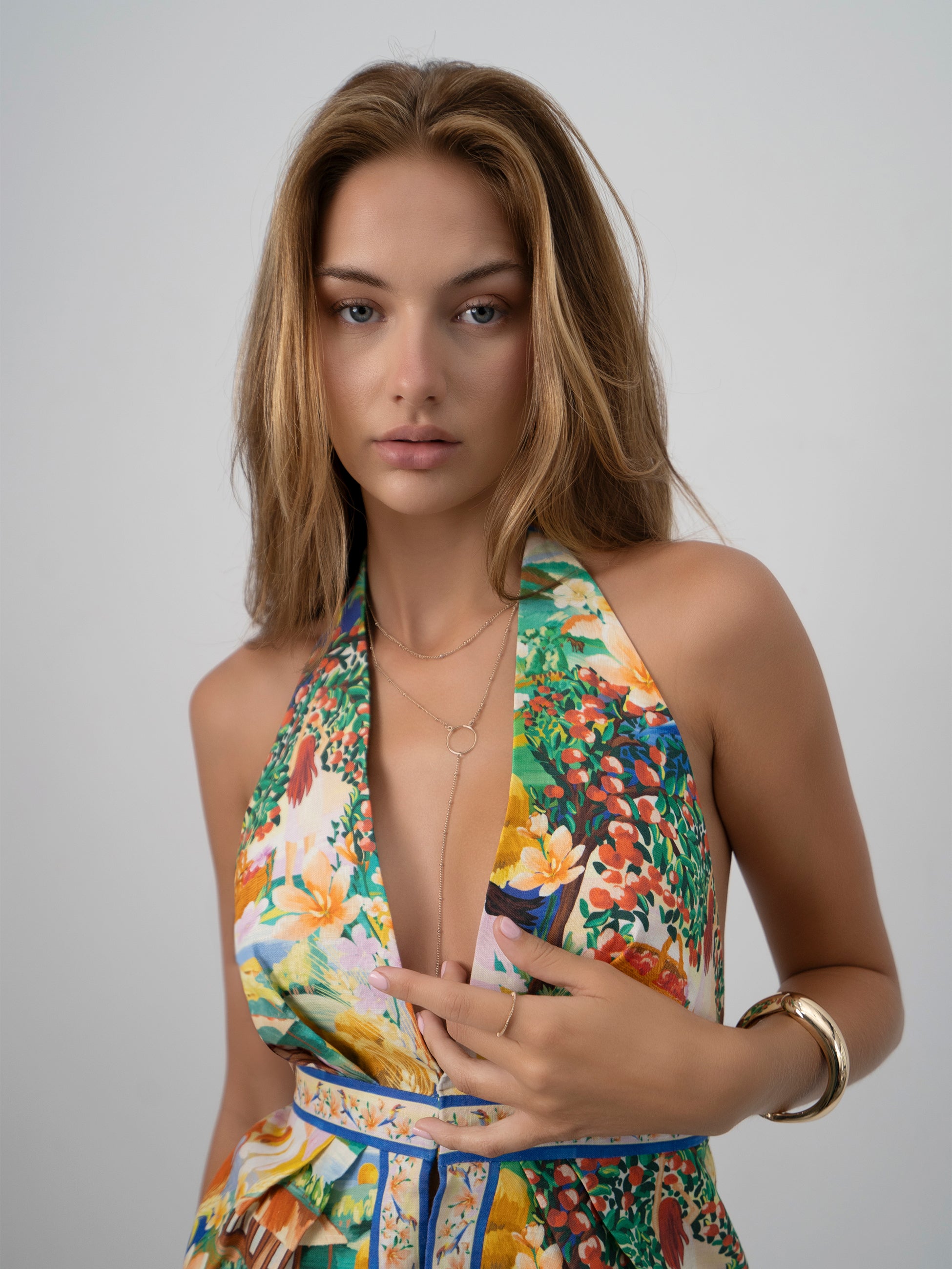 THE AMPHORA VEST CLOSEUP